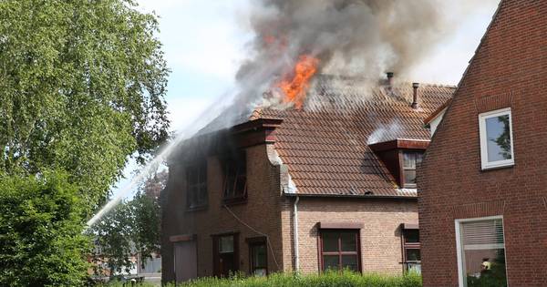 Brandweer voorkomt asbestgevaar bij uitslaande brand in woning arbeidsmigranten in Noordhoek.
