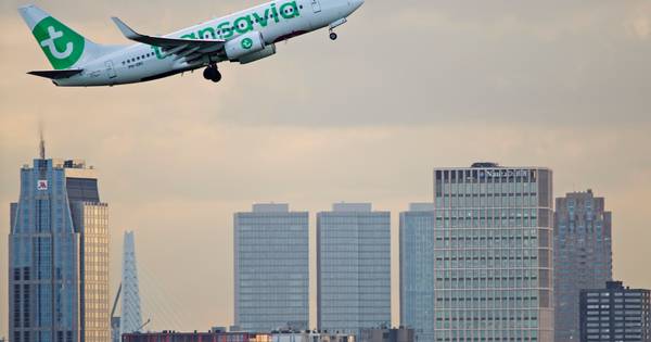 Ook Transavia stopt met sigarettenverkoop | Binnenland - AD.nl