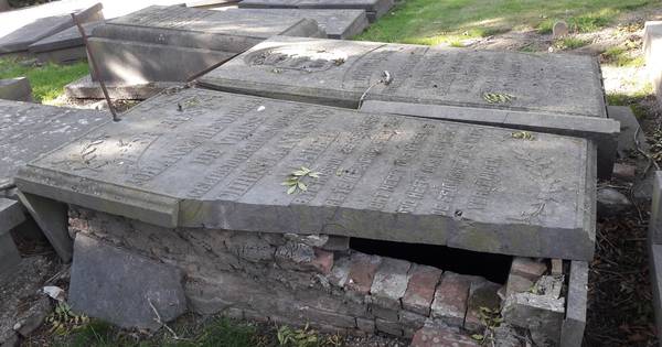 VVD Maasdriel: 'Waarom zijn historische graven Rossum nooit opgeknapt?'