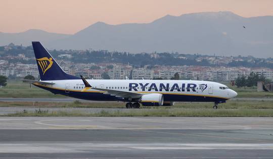 Ryanair haalt vijf toestellen weg uit Charleroi en schrapt twee miljoen zitjes in België door hogere vliegtaks: ‘We hebben premier De Wever hiervoor gewaarschuwd’