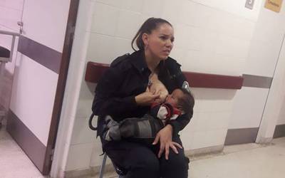 Argentijnse agente geeft borstvoeding aan baby in nood