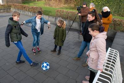 Tim (10) doet verslag van gameverslaving: ‘Gamen is leuk, maar buiten voetballen leuker’