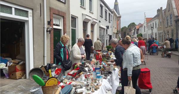 Duizenden koopjesjagers op jaarmarkt Groede | Zeeuws-Vlaanderen - PZC