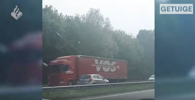 Omstanders halen met politie spookrijder (86) van de A1