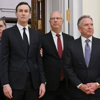 Doden gemeld na Oekraïense droneaanval op Russische tanker • ‘VS en Rusland onderhandelen dit weekend in Miami’