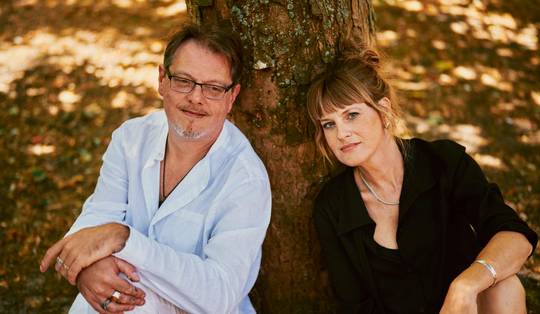 Wim en Isolde Lasoen, broer en zus: 'Het was als kind niet altijd ­makkelijk bij ons thuis, dus hadden we elkaar des te harder nodig'