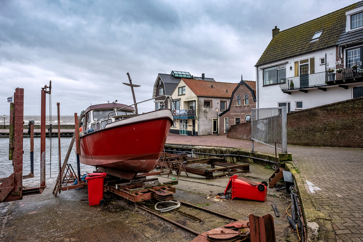 Urk - Urk: één van de mooiste dorpjes van Flevoland : A guide to urk, this is our second vlog (video blog) about urk, a small fishing town in the bible belt of the netherlands that still maintains its past.