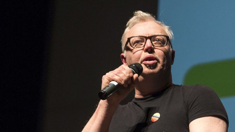 Stijn Meuris haalt uit naar verveelde leerlingen tijdens voorstelling | Celebrities | Showbizz | HLN