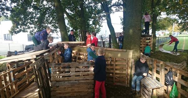 Houtdorp voor jeugd Harbrinkhoek en Mariaparochie | Tubbergen - Tubantia
