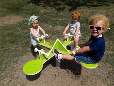 Kinderpret in rookvrije speeltuin De Rollebol in Leuth