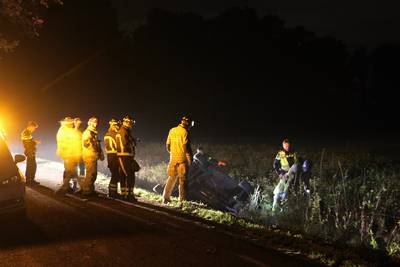 Auto op de kop in de sloot bij Saasveld, bestuurder spoorloos