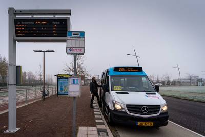 Buurtbus 556 rijdt weer en hoopt klanten snel terug te krijgen: ‘Je kunt bij ons veilig reizen’