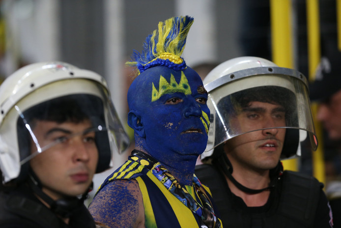 Fan van Fenerbahçe op archiefbeeld.