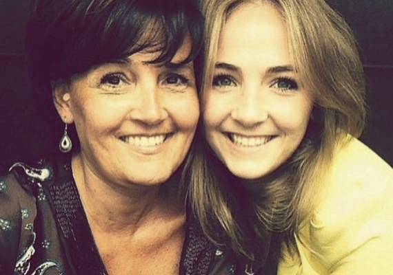 Lisa’s moeder (57) heeft uitgezaaide eierstokkanker: “Het is een sluipmoordenaar” 