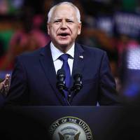 ‘Amerikaanse justitie start onderzoek naar gouverneur Tim Walz na kritiek op ICE’