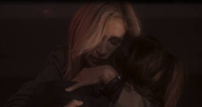 Kijkers Moordvrouw geschokt door dood geliefd karakter