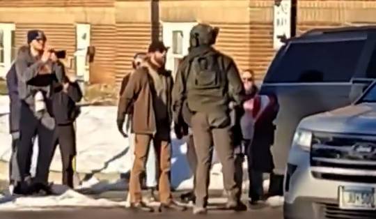 ▶ Nieuwe video opgedoken van confrontatie tussen Alex Pretti en agenten, elf dagen voor hij doodgeschoten werd