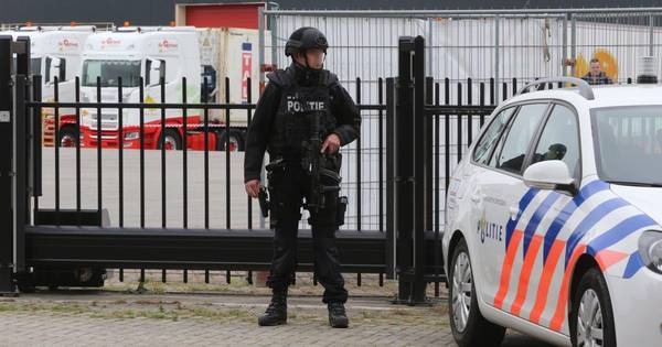 Weer drugs gevonden in fruitcontainer bij De Groot in Hedel - BD.nl
