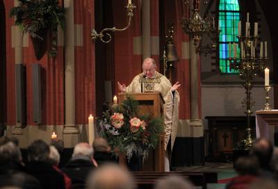 Vlag uit om ontslag omstreden pastoor uit Reusel