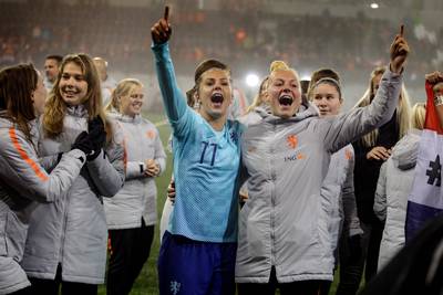 Martens opgelucht: ‘Het was zwaar na die snelle rode kaart, maar we hebben het gered’