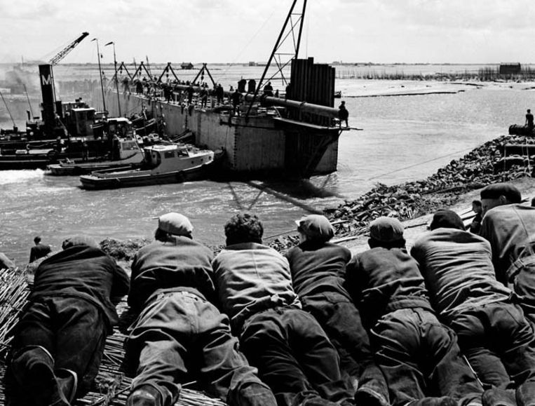 Overlevenden 1953 Kijken Zeer Alert Naar Tolbert Het Parool
