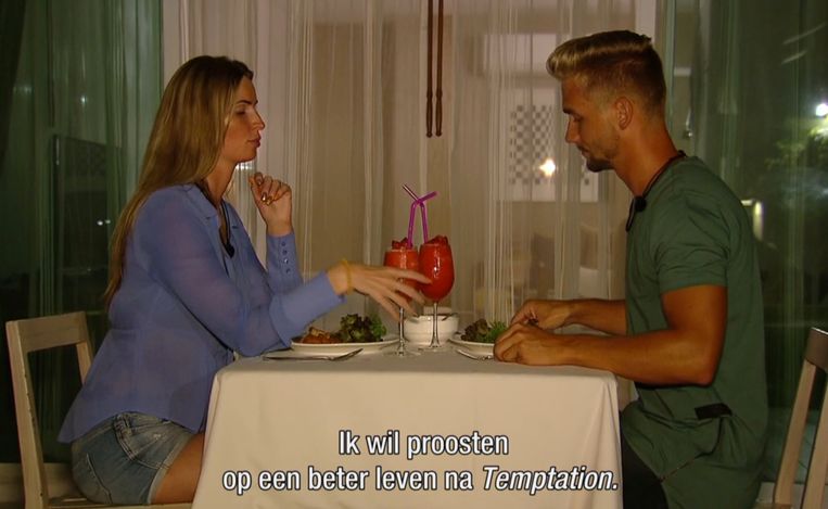 Op 'Temptation Island' zette verleider Bas meteen z'n zinnen op Simone. 