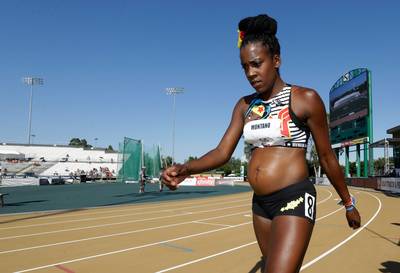 Zwangerschap kan 'Wonder Woman' Alysia Montano wéér niet stoppen