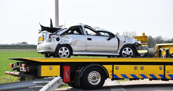 Automobilist gewond na ongeluk op N665 bij Lewedorp.