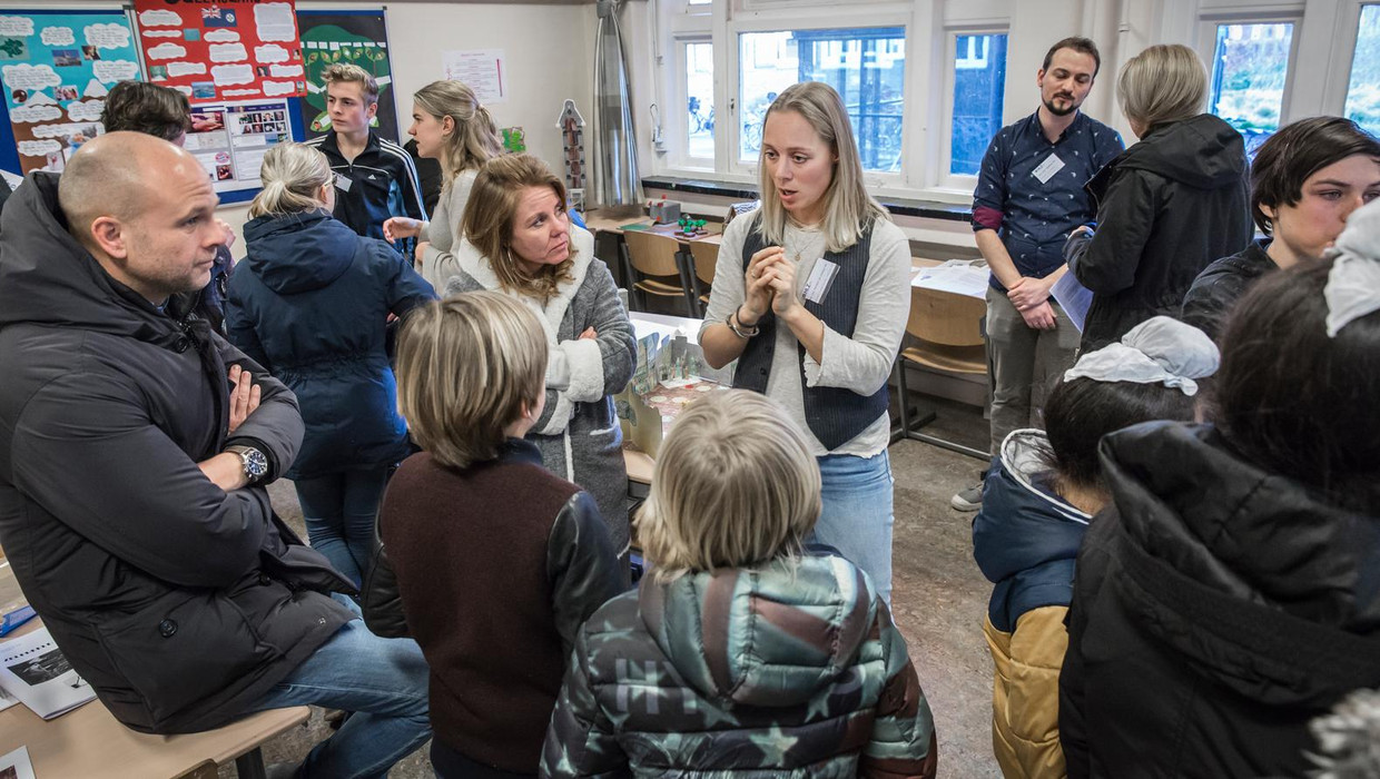 Zelfs voor de open dag van een middelbare school uitgeloot | Het Parool