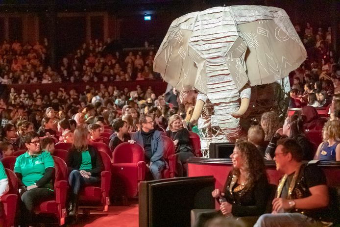 Ongekend 1500 kinderen zien voorstelling The Lion King in het Circustheater UV-75