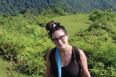 Hannah werd urenlang aangerand en brak haar rug; nu loopt ze de marathon