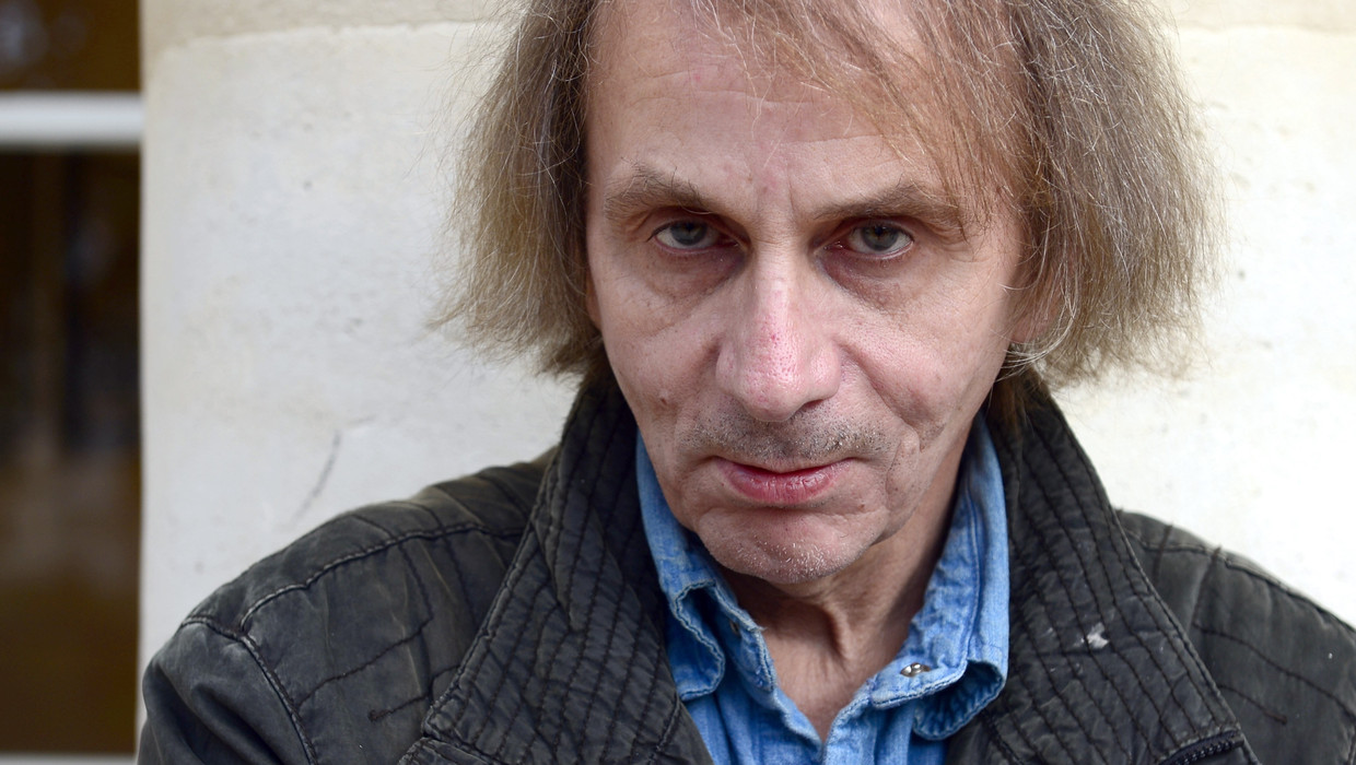 Schrijver Michel Houellebecq klaagt Le Monde aan De