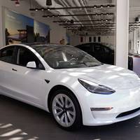 Amerikaanse toezichthouder start onderzoek nadat Tesla met zelfrijdende functie huis in Texas ramt en vrouw (76) omkomt
