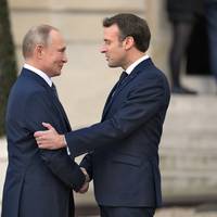 Kremlin: Poetin bereid met Macron te praten • ‘Doden en veel gewonden na massale vergiftiging in Moskou’