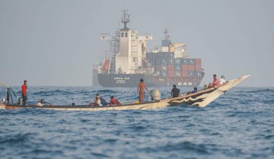 Houthi’s controleren Bab el-Mandeb, Saudische oliepijplijn ligt stil: dreigt een nieuwe schok voor olieprijzen en scheepvaart?