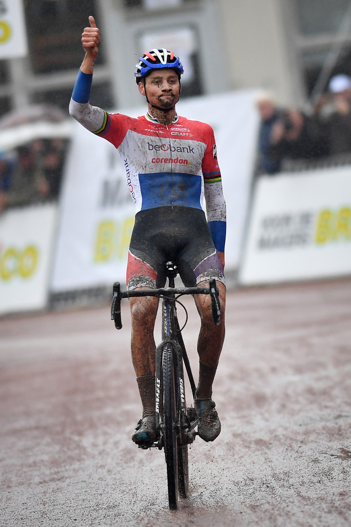 Van der Poel ook ongenaakbaar in blubber van Berencross ...