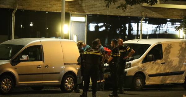 #steekincident  Slachtoffer 1 Dader 1 #steekpartij #Schuyrgraaf #Gelderland  Man neergestoken in Schuytgraaf, vrouw aangehouden.