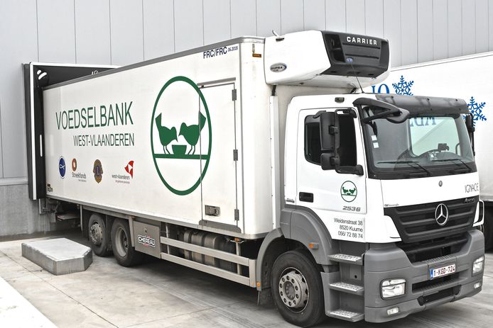 De Voedselbank West-Vlaanderen mocht hun vrachtwagen vullen met wildburgers.