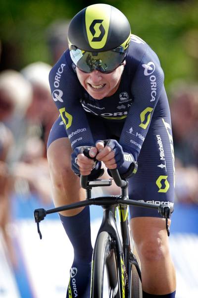 Annemiek van Vleuten wint tijdrit met bizarre helling