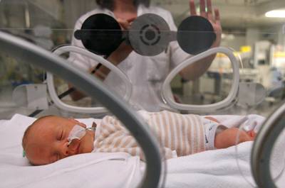 Doodverklaarde baby begint te bewegen tijdens uitvaartritueel