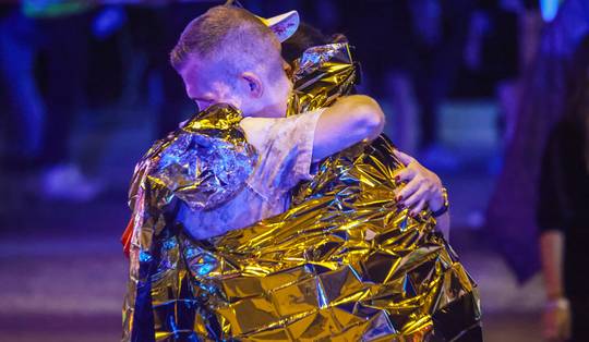 ▶ Dode en minstens 16 gewonden nadat auto inrijdt op Pride Berlijn: verdachte zou aanhanger zijn van terreurgroep IS