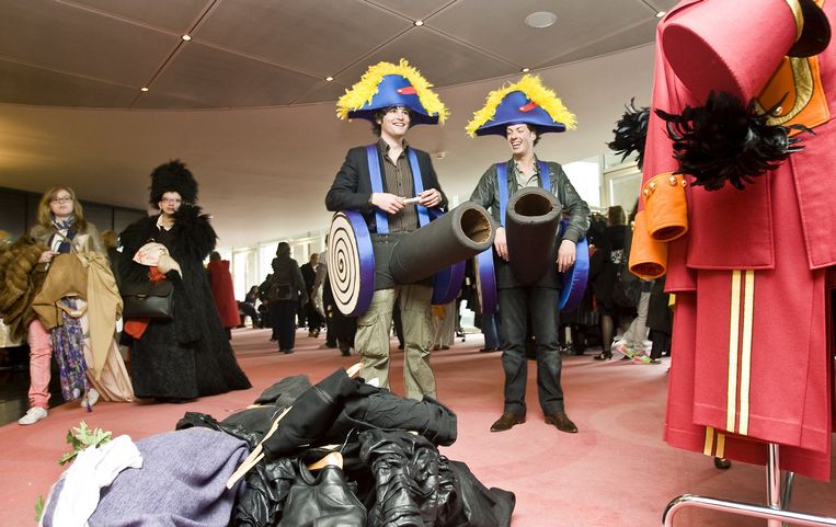 Nederlandse Opera Verkoopt Overbodige Kleding Het Parool