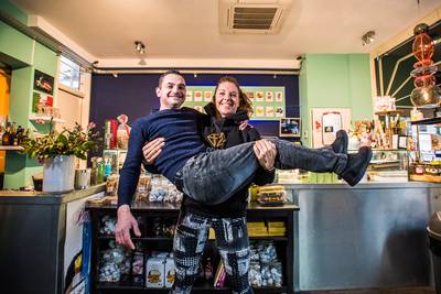 Dankzij pizza’s kan Lotte uit Oosterbeek naar het WK gewichtheffen