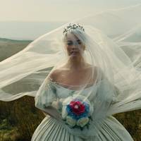 ‘Ze zijn helemaal haarloos, zoals een paling’: voor regisseur was het ‘heel belangrijk’ dat Margot Robbie wél okselhaar had in Wuthering Heights