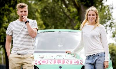 Sylvana maakt milieubewuste smoothie en Geraldine zoent Jan