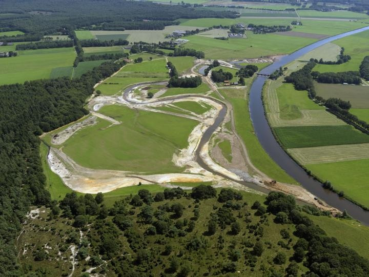 Meanderende rivier in ere hersteld Foto destentor.nl