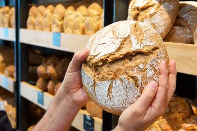 Bakkers zien er geen brood meer in en dreigen met staking