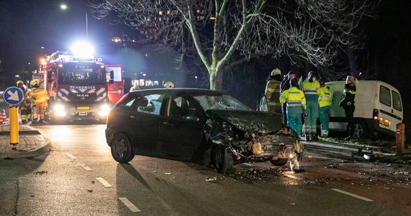 Botsing in Velp, bestuurder moet met politie mee