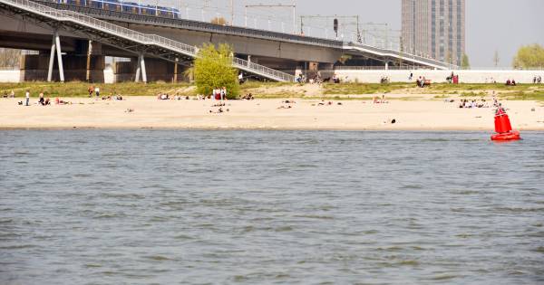 Waterpeil van de Waal en de Rijn zakt nog een paar dagen verder - De Gelderlander