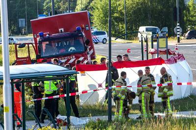 Persoon overleden na aanrijding met brandweerauto in Deventer